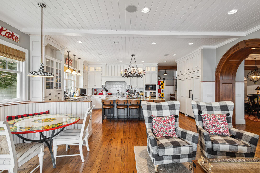 White Pigeon, Michigan, 49099, United States, 8 Bedrooms Bedrooms, ,8 BathroomsBathrooms,Residential,Active,2031032