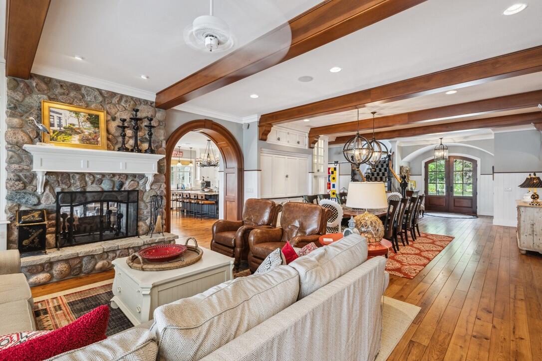White Pigeon, Michigan, 49099, United States, 8 Bedrooms Bedrooms, ,8 BathroomsBathrooms,Residential,Active,2031032