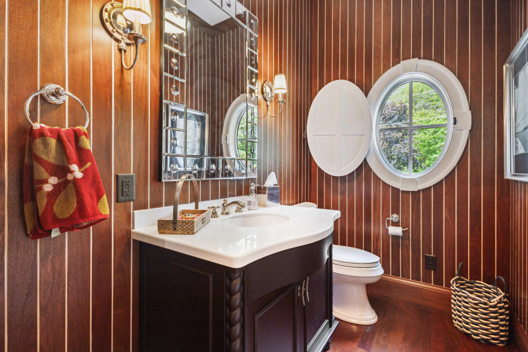 White Pigeon, Michigan, 49099, United States, 8 Bedrooms Bedrooms, ,8 BathroomsBathrooms,Residential,Active,2031032