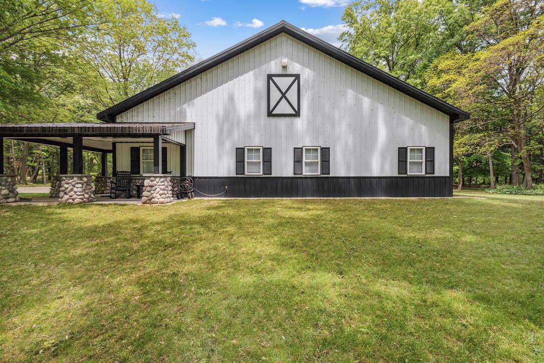 White Pigeon, Michigan, 49099, United States, 8 Bedrooms Bedrooms, ,8 BathroomsBathrooms,Residential,Active,2031032