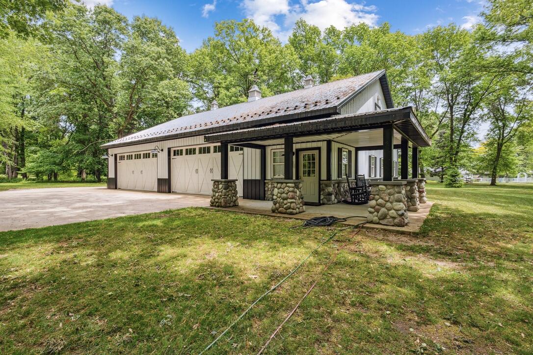 White Pigeon, Michigan, 49099, United States, 8 Bedrooms Bedrooms, ,8 BathroomsBathrooms,Residential,Active,2031032