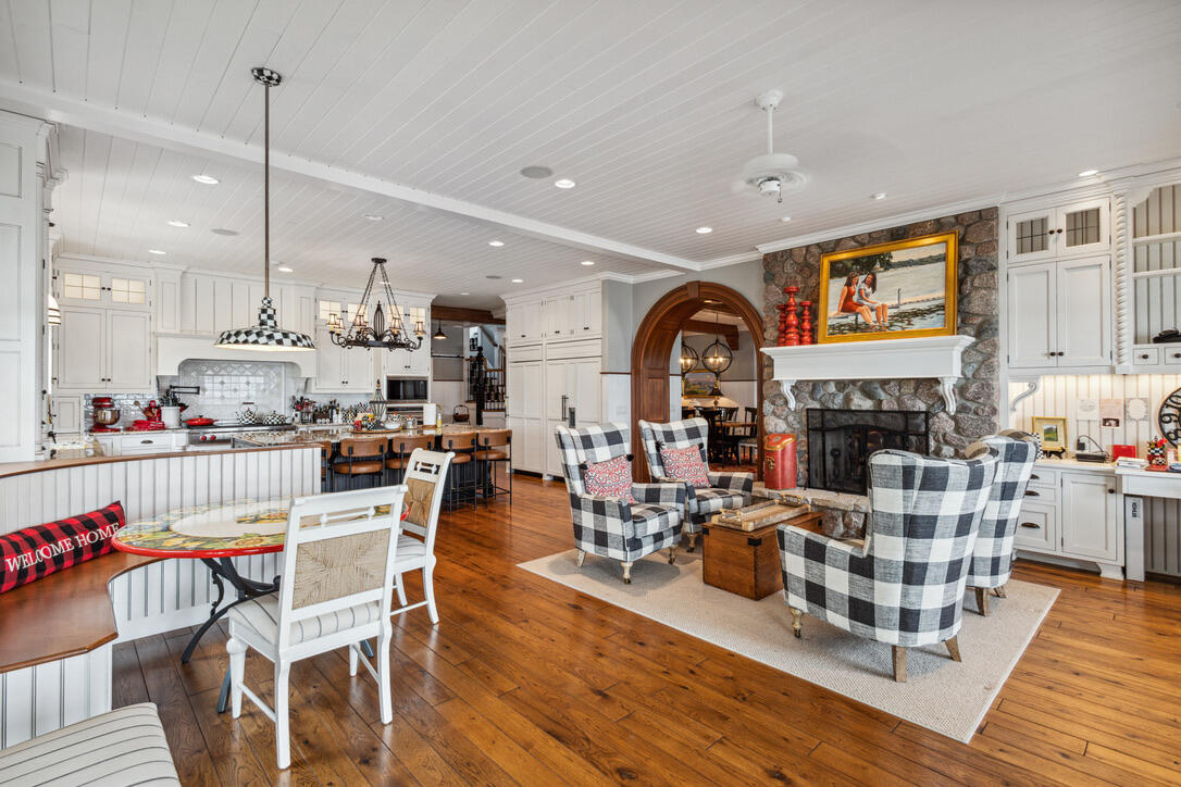 White Pigeon, Michigan, 49099, United States, 8 Bedrooms Bedrooms, ,8 BathroomsBathrooms,Residential,Active,2031032