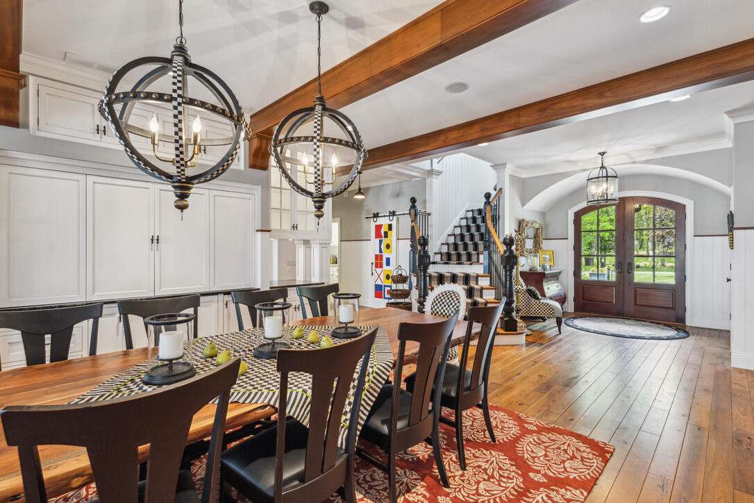 White Pigeon, Michigan, 49099, United States, 8 Bedrooms Bedrooms, ,8 BathroomsBathrooms,Residential,Active,2031032