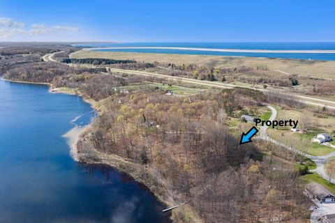 Photo of 5424 W Oak Point Road, Ludington, MI 49431 (MLS # 26011438)