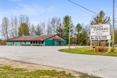 Photo of 13901 Honor Hwy Highway, Beulah, MI 49617 (MLS # 25019041)