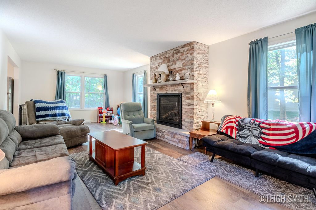 Photo of 13736 144th Avenue, Grand Haven, MI 49417 (MLS # 25052290)