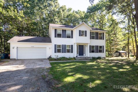 Photo of 13736 144th Avenue, Grand Haven, MI 49417 (MLS # 25052290)