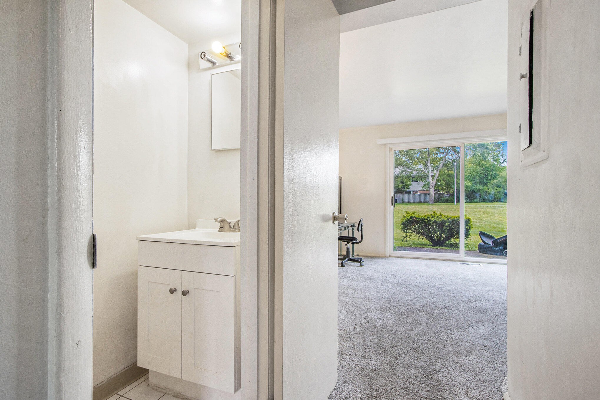 Kalamazoo, Michigan 49006, United States, 2 Bedrooms Bedrooms, ,2 BathroomsBathrooms,Residential,Active,138762