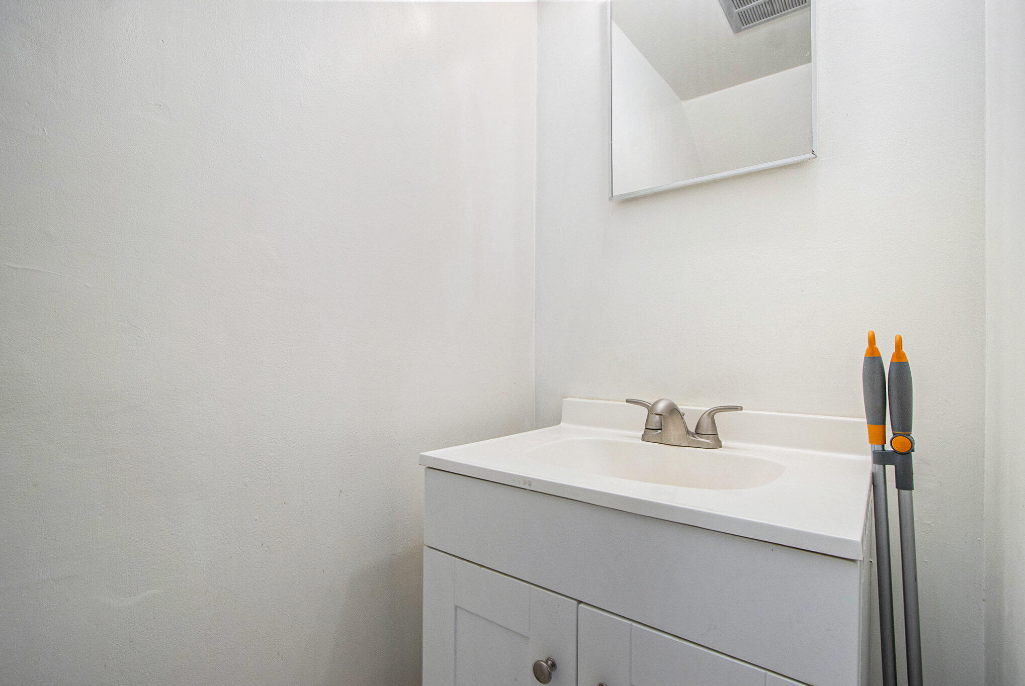 Kalamazoo, Michigan 49006, United States, 2 Bedrooms Bedrooms, ,2 BathroomsBathrooms,Residential,Active,138762