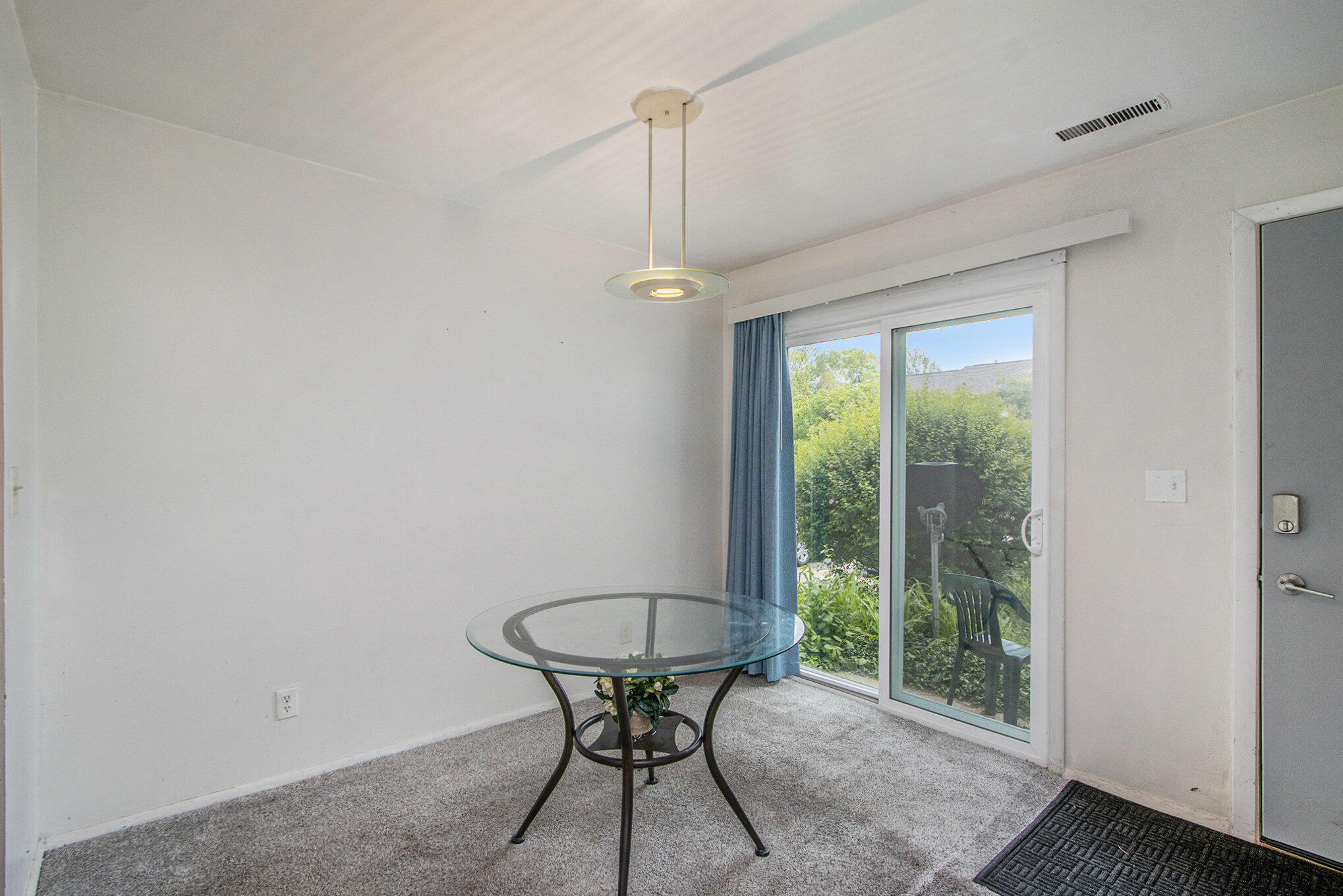 Kalamazoo, Michigan 49006, United States, 2 Bedrooms Bedrooms, ,2 BathroomsBathrooms,Residential,Active,138762