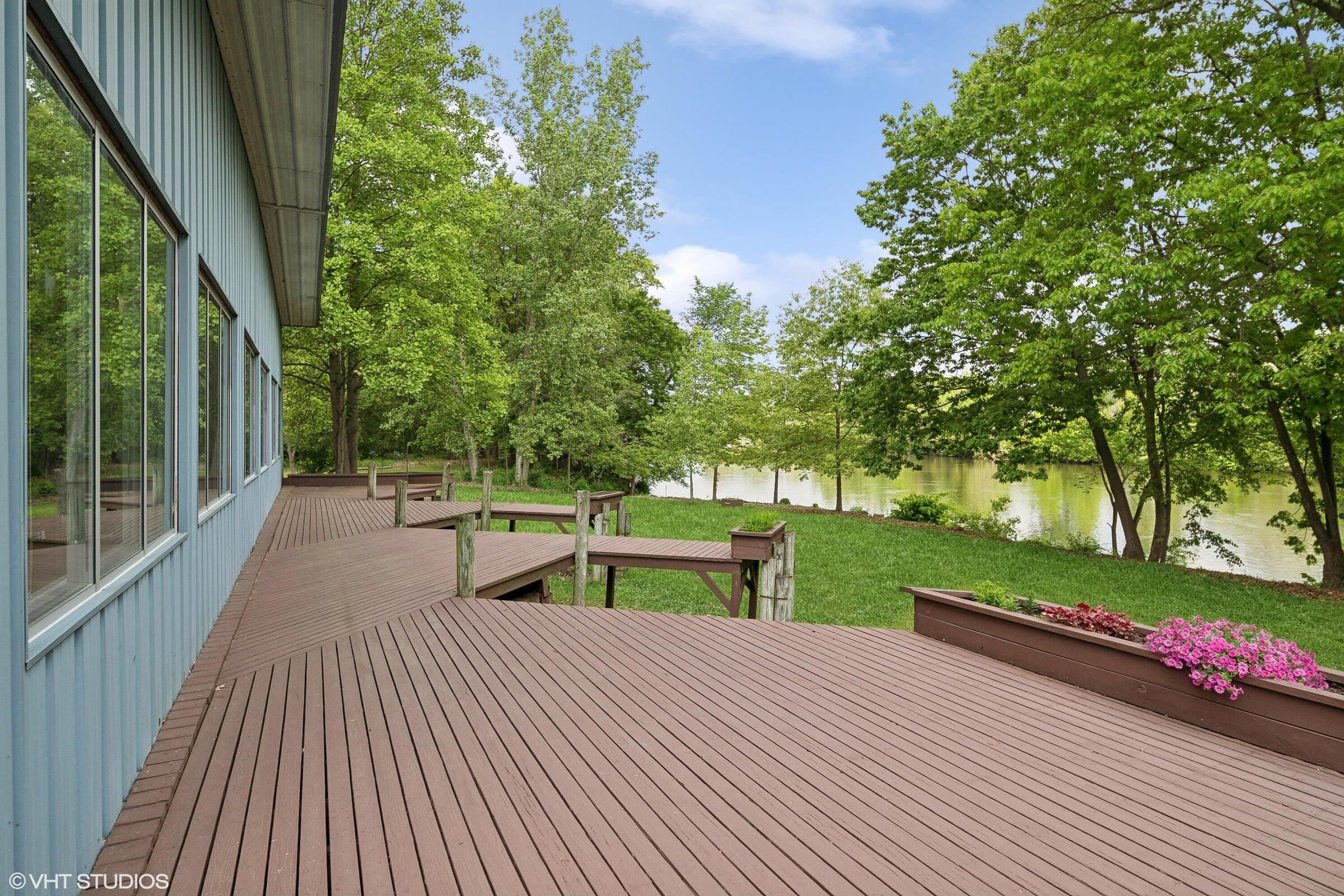 15437 Red Bud Trail N