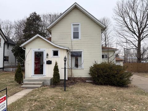 Photo of 169 N Kalamazoo Street, Vicksburg, MI 49097 (MLS # 26009269)