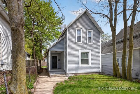 Photo of 918 Lafayette Avenue NE, Grand Rapids, MI 49503 (MLS # 26019092)
