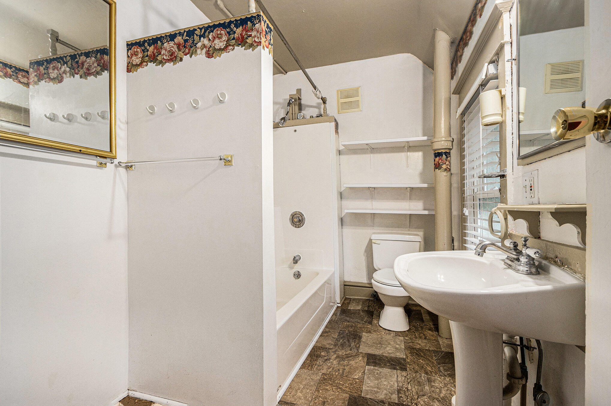 Kalamazoo, Michigan 49001, United States, 3 Bedrooms Bedrooms, ,2 BathroomsBathrooms,Residential,Active,195592