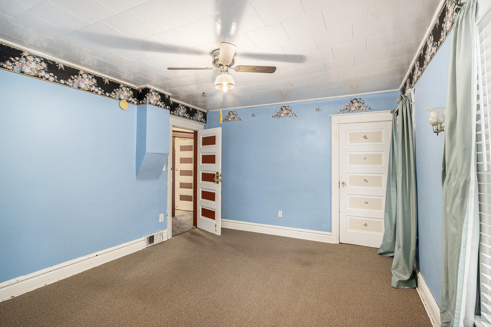 Kalamazoo, Michigan 49001, United States, 3 Bedrooms Bedrooms, ,2 BathroomsBathrooms,Residential,Active,195592