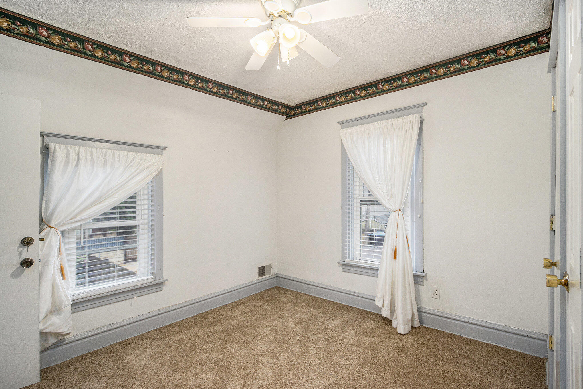 Kalamazoo, Michigan 49001, United States, 3 Bedrooms Bedrooms, ,2 BathroomsBathrooms,Residential,Active,195592