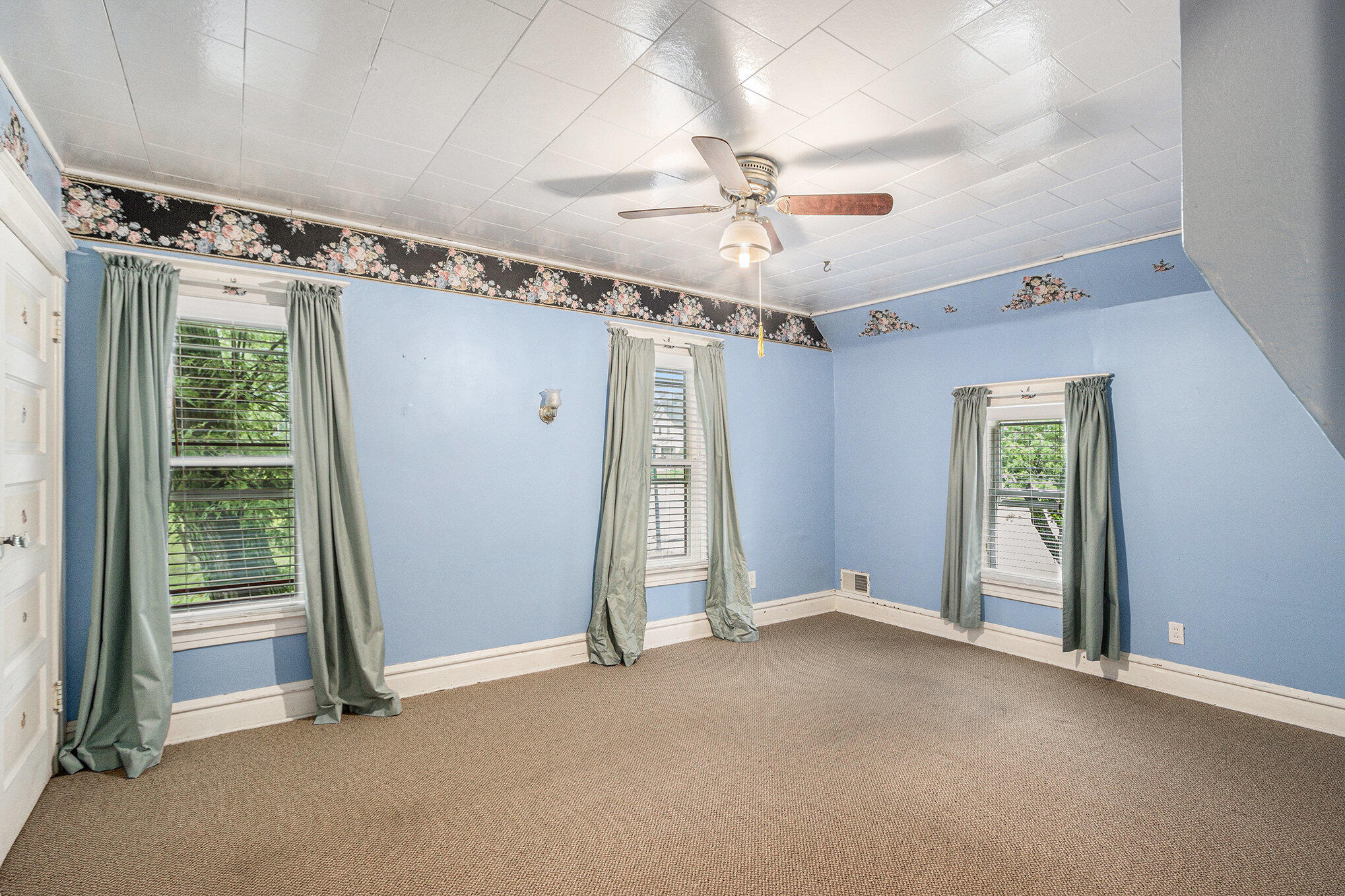 Kalamazoo, Michigan 49001, United States, 3 Bedrooms Bedrooms, ,2 BathroomsBathrooms,Residential,Active,195592