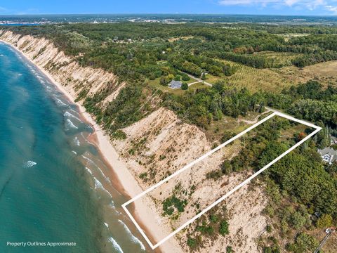Photo of 2989 S Lakeshore Drive, Ludington, MI 49431 (MLS # 25047000)