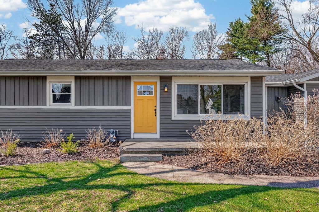 Photo of 572 142nd Avenue, Holland, MI 49424 (MLS # 26014587)