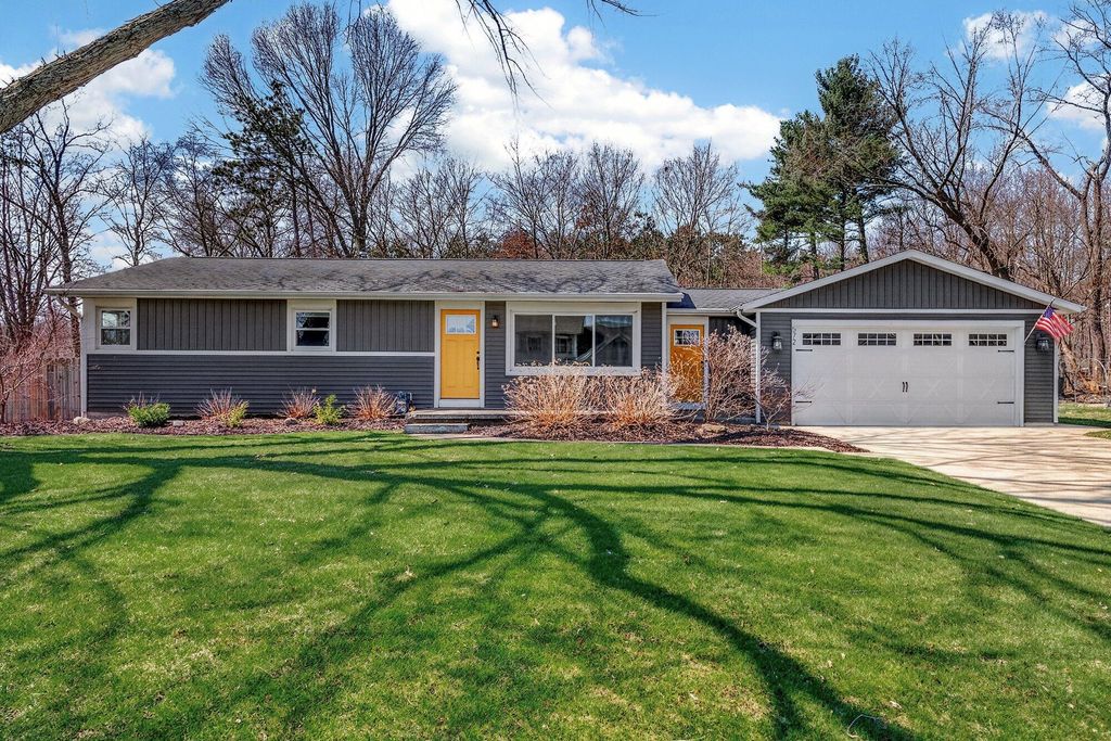 Photo of 572 142nd Avenue, Holland, MI 49424 (MLS # 26014587)