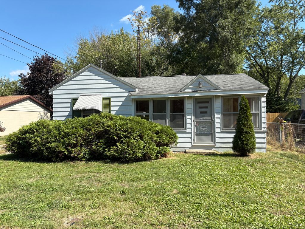 Photo of 2484 Lincoln Street, Muskegon, MI 49441 (MLS # 25042521)