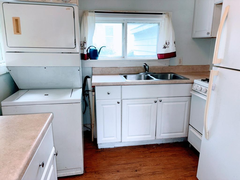 Photo of 2484 Lincoln Street, Muskegon, MI 49441 (MLS # 25042521)