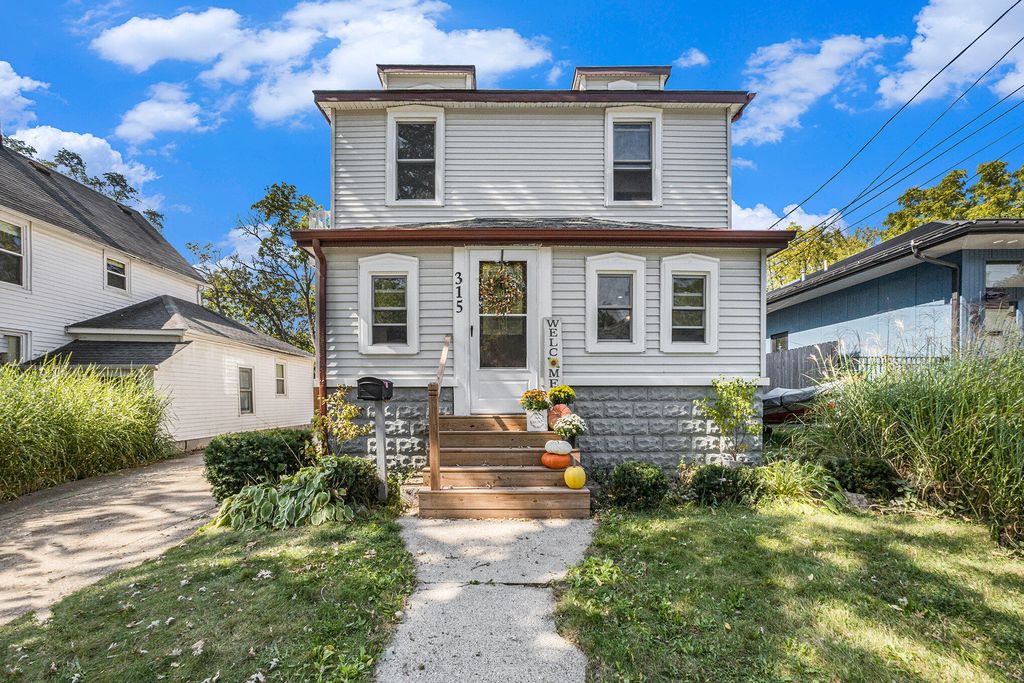 Photo of 315 N Main Street NE, Rockford, MI 49341 (MLS # 25049152)
