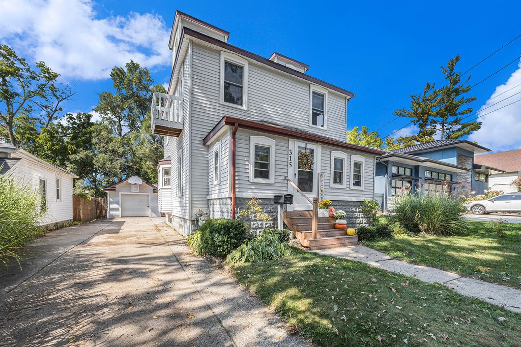 Photo of 315 N Main Street NE, Rockford, MI 49341 (MLS # 25049152)