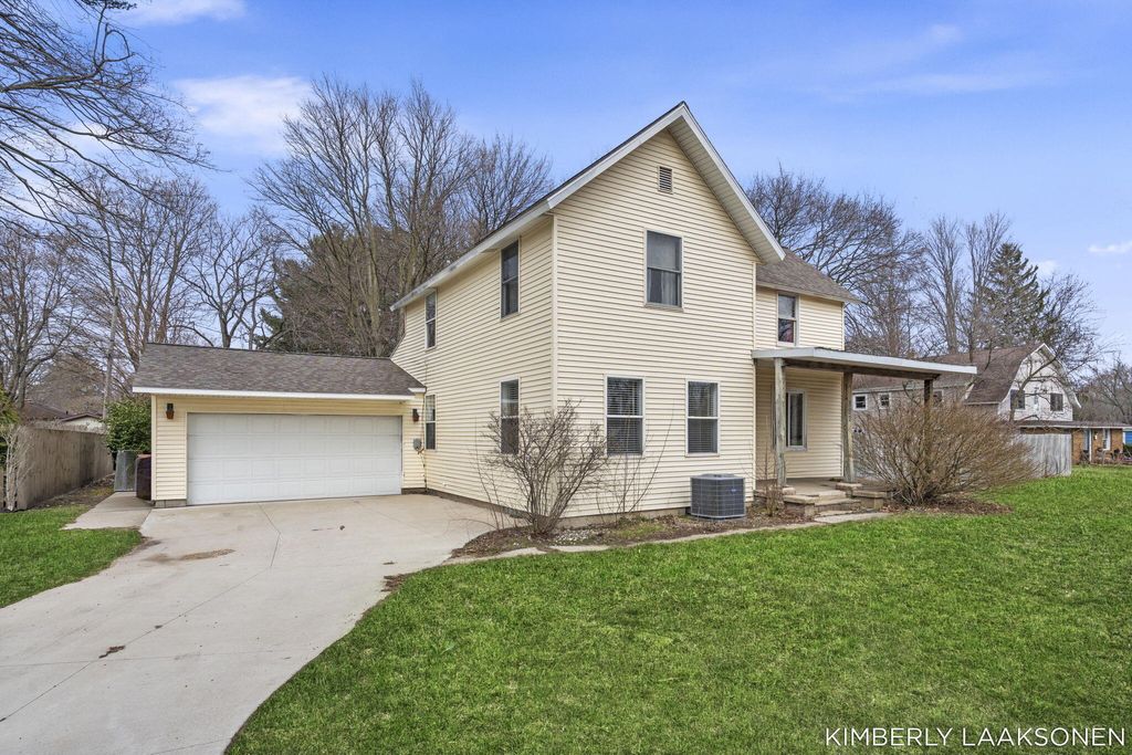 Photo of 897 W 32nd Street, Holland, MI 49423 (MLS # 26001520)
