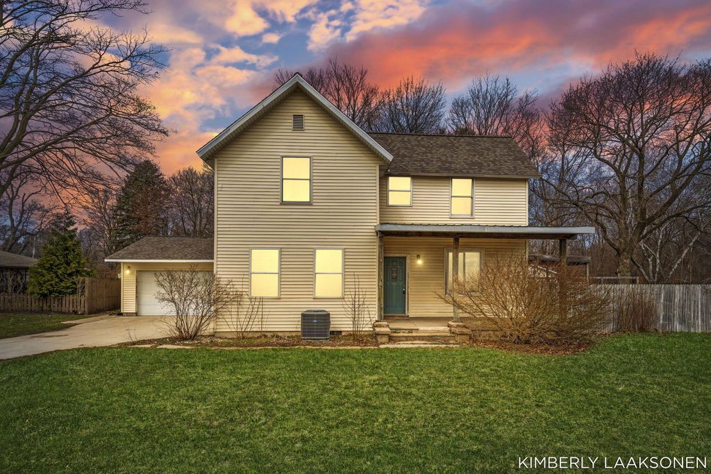 Photo of 897 W 32nd Street, Holland, MI 49423 (MLS # 26001520)