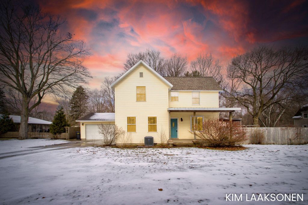 Photo of 897 W 32nd Street, Holland, MI 49423 (MLS # 26001520)