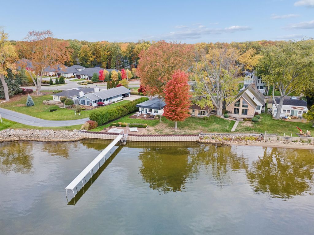 Photo of 2016 Lake Street, Holland, MI 49424 (MLS # 25057209)