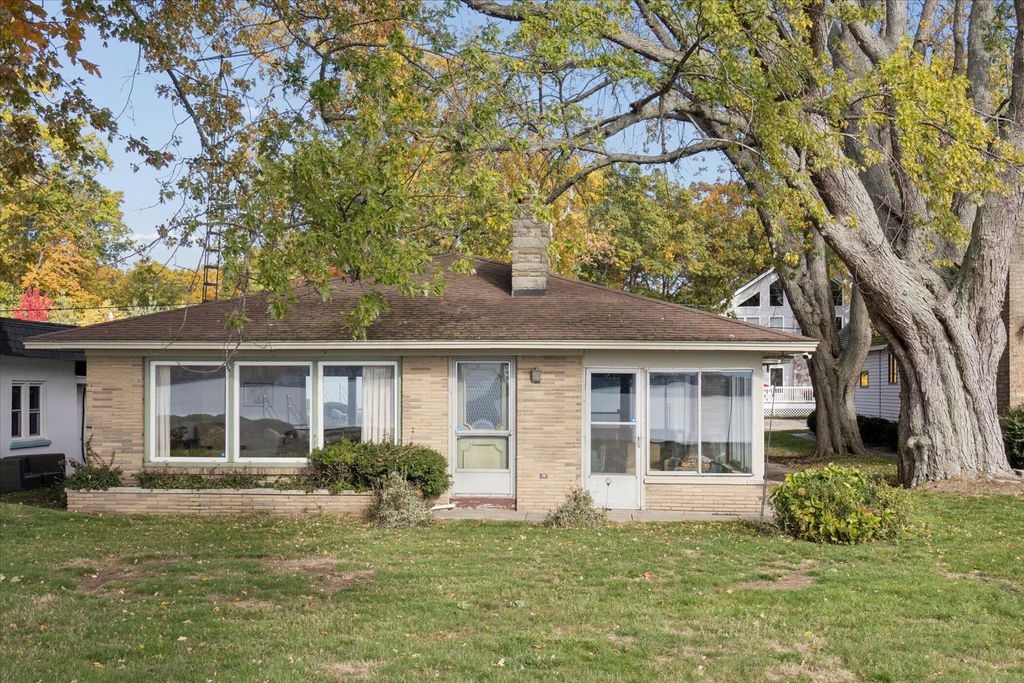 Photo of 2016 Lake Street, Holland, MI 49424 (MLS # 25057209)