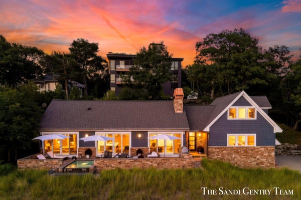1796 BEACH ST, MUSKEGON, MI 49441 - Image 6399d0b4e397eb6b6a6fa245a07942c1/550313169