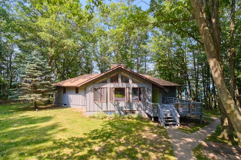 Photo of 2521 Crescent Beach Road, Manistee, MI 49660 (MLS # 25039815)