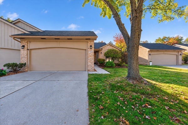 17628 E KIRKWOOD DR, CLINTON TOWNSHIP, MI 48038 - Image 641a4ee8bb1c358466dce23006a3d2f2/767477284