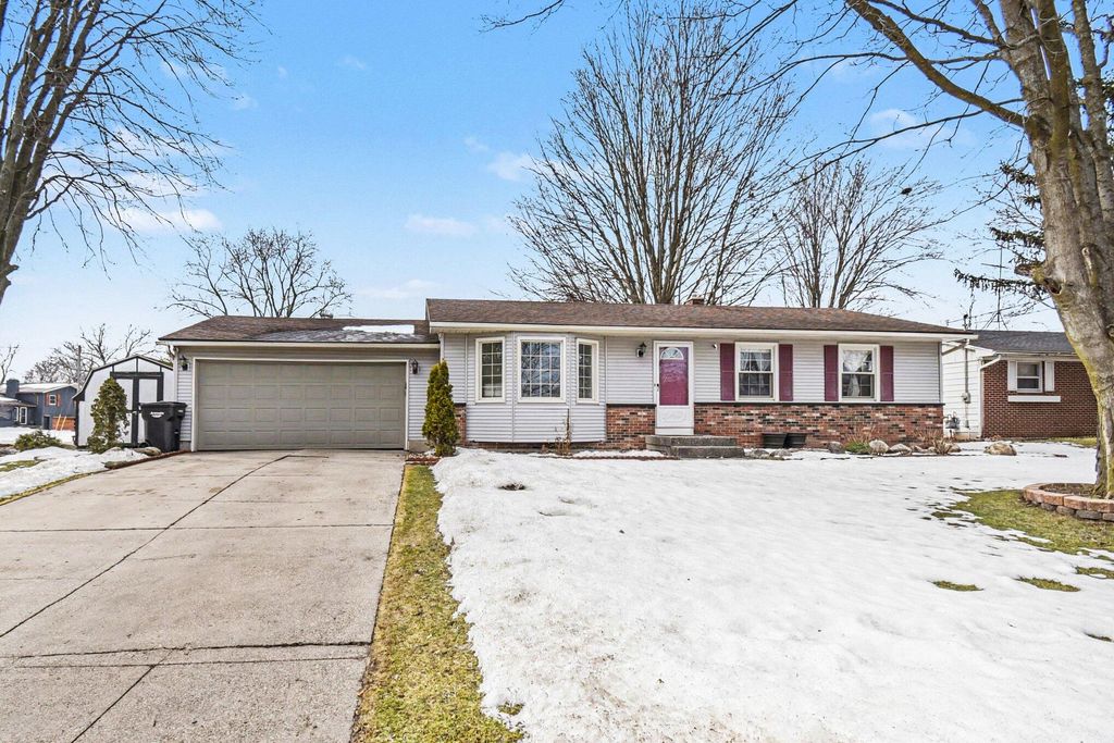 Photo of 5541 Bonnie Avenue SE, Kentwood, MI 49508 (MLS # 26005968)