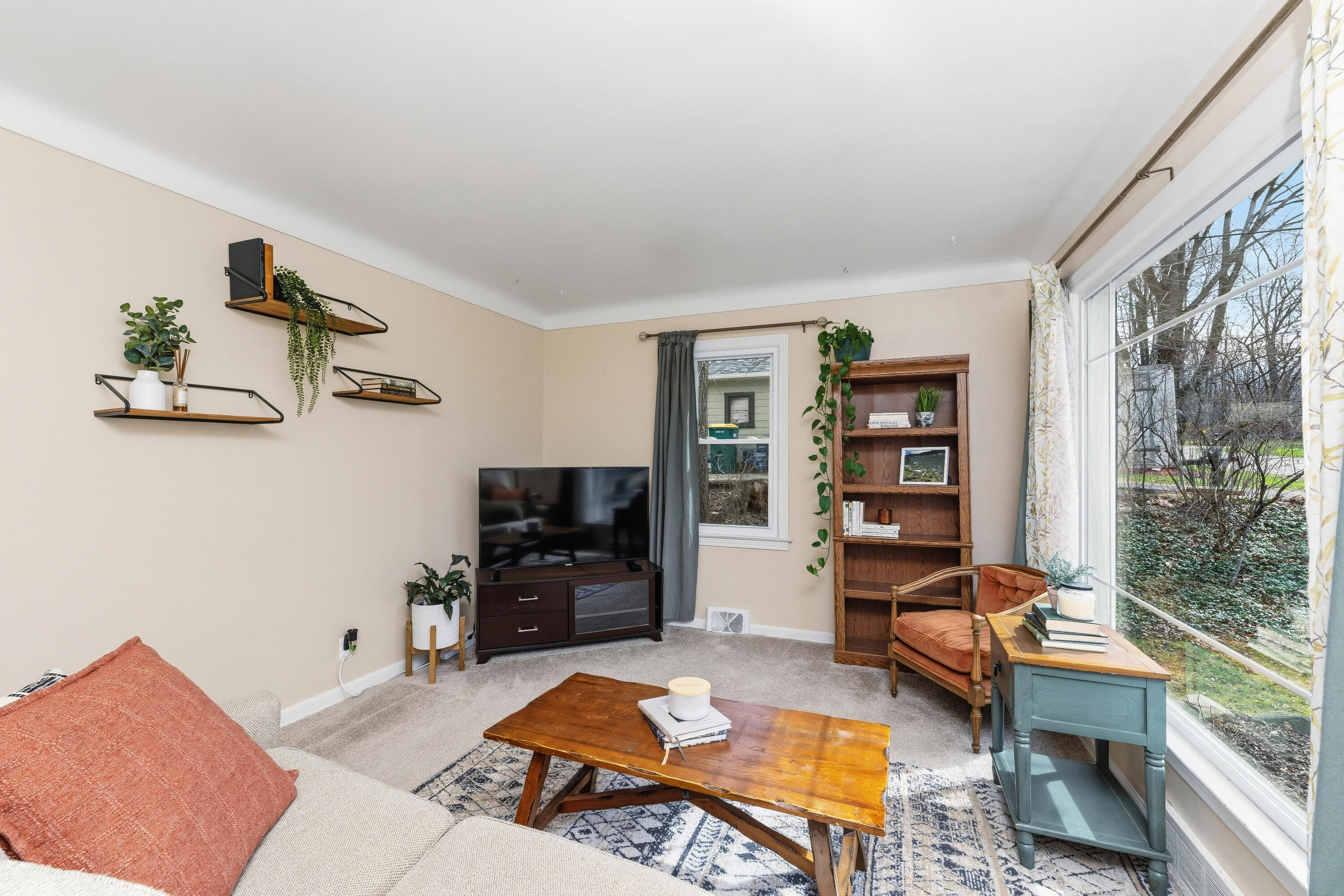 1603 Friendly Avenue