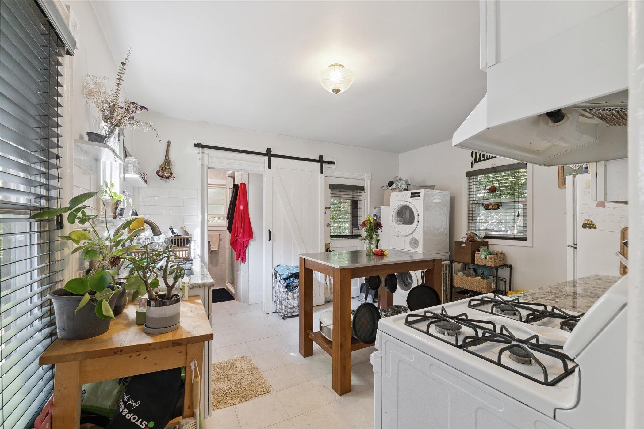 Ann Arbor, Michigan 48104, United States, ,Residential,Pending,212084