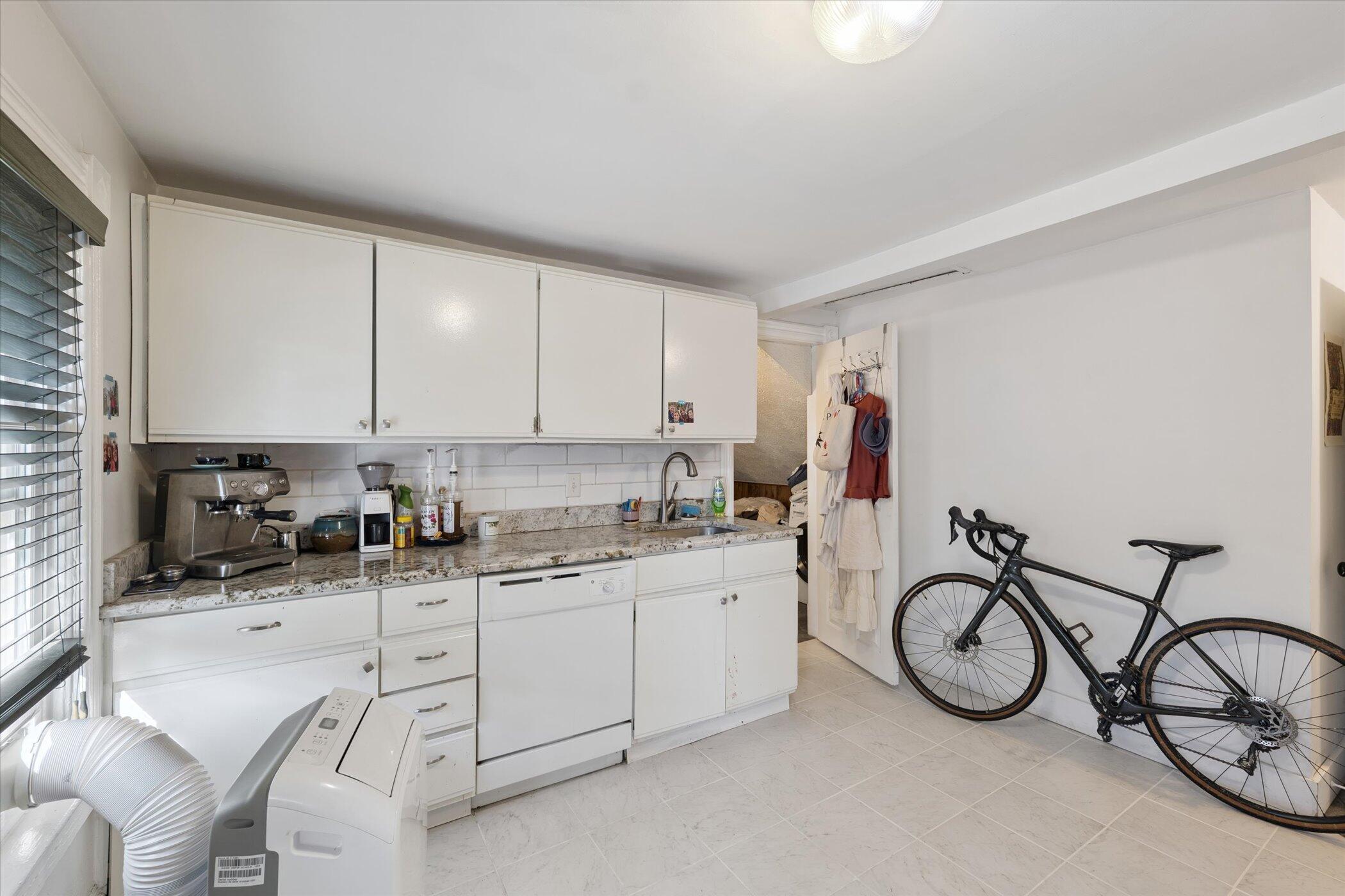 Ann Arbor, Michigan 48104, United States, ,Residential,Pending,212084