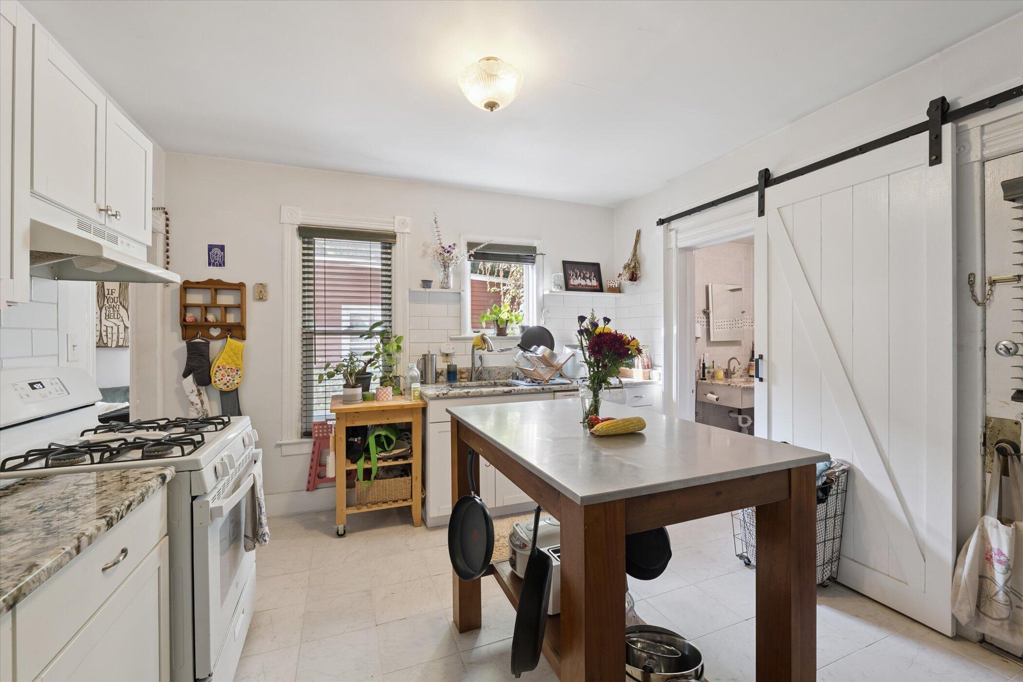 Ann Arbor, Michigan 48104, United States, ,Residential,Pending,212084