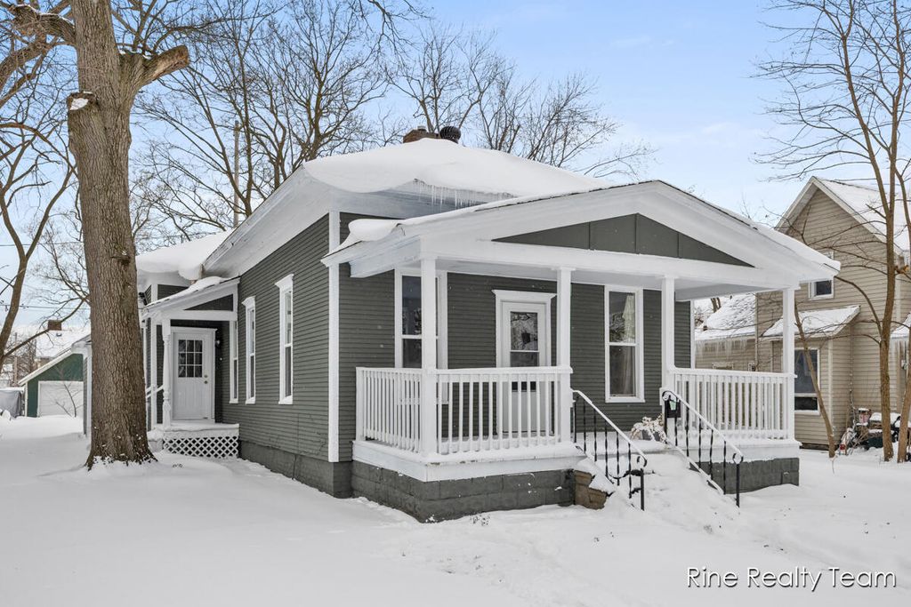 Photo of 1471 Leahy Street, Muskegon, MI 49442 (MLS # 26002620)