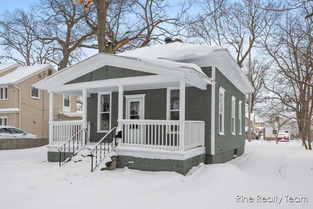 Photo of 1471 Leahy Street, Muskegon, MI 49442 (MLS # 26002620)