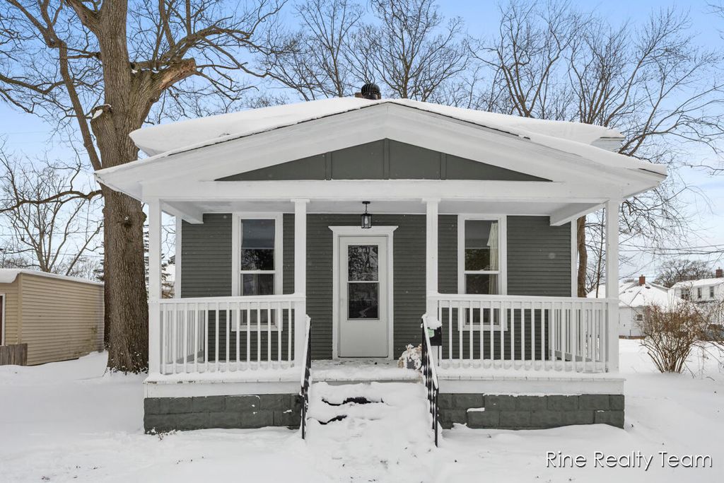 Photo of 1471 Leahy Street, Muskegon, MI 49442 (MLS # 26002620)