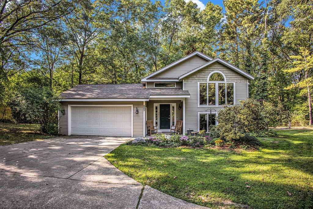 Photo of 603 Howard Avenue, Holland, MI 49424 (MLS # 25051960)