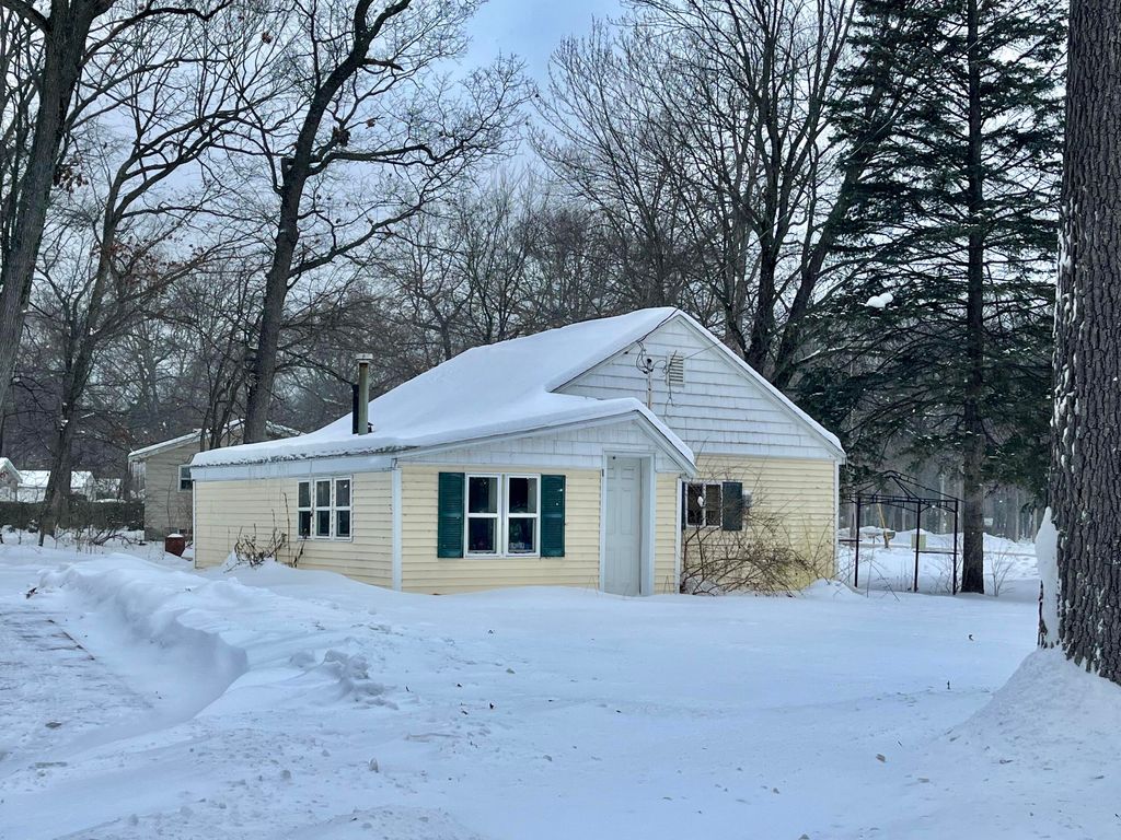 Photo of 14894 Groesbeck Street, Grand Haven, MI 49417 (MLS # 25062009)