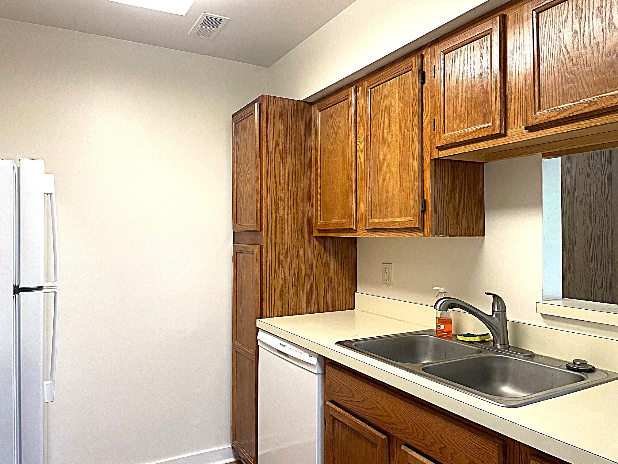 Ann Arbor, Michigan 48108, United States, 2 Bedrooms Bedrooms, ,2 BathroomsBathrooms,Residential,Active,175505