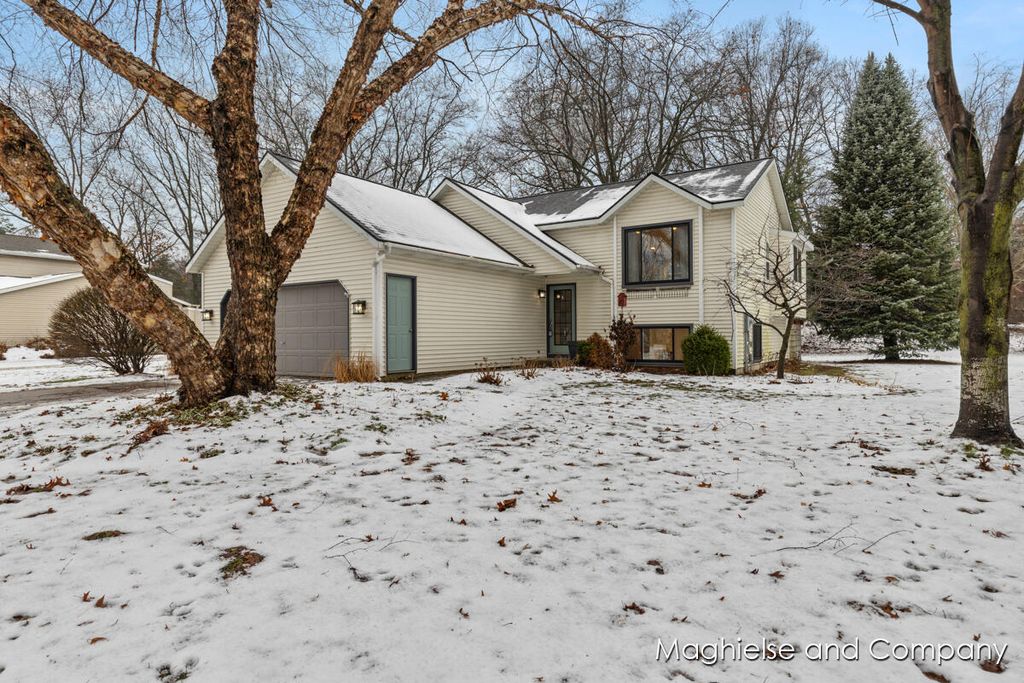 Photo of 6165 Arroyo Vista Drive NE, Rockford, MI 49341 (MLS # 26001149)