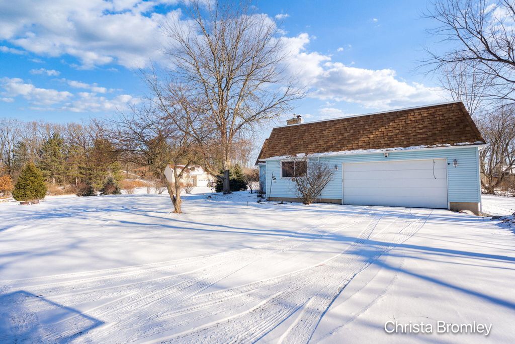 Photo of 12740 Triple Oak Drive NE, Lowell, MI 49331 (MLS # 26002176)