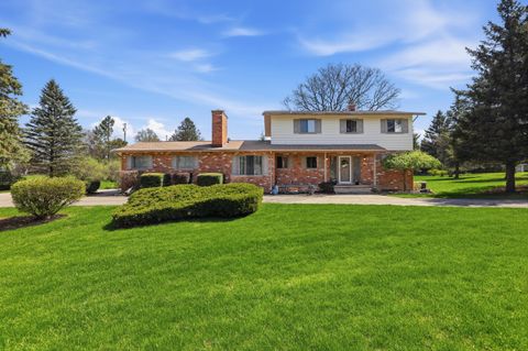 Photo of 612 Dunross Drive, Milford, MI 48381 (MLS # 26017089)